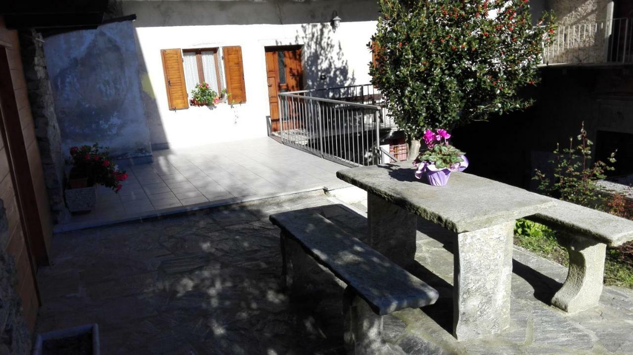 Il Borgo Di Monica Villa Domodossola Exterior foto