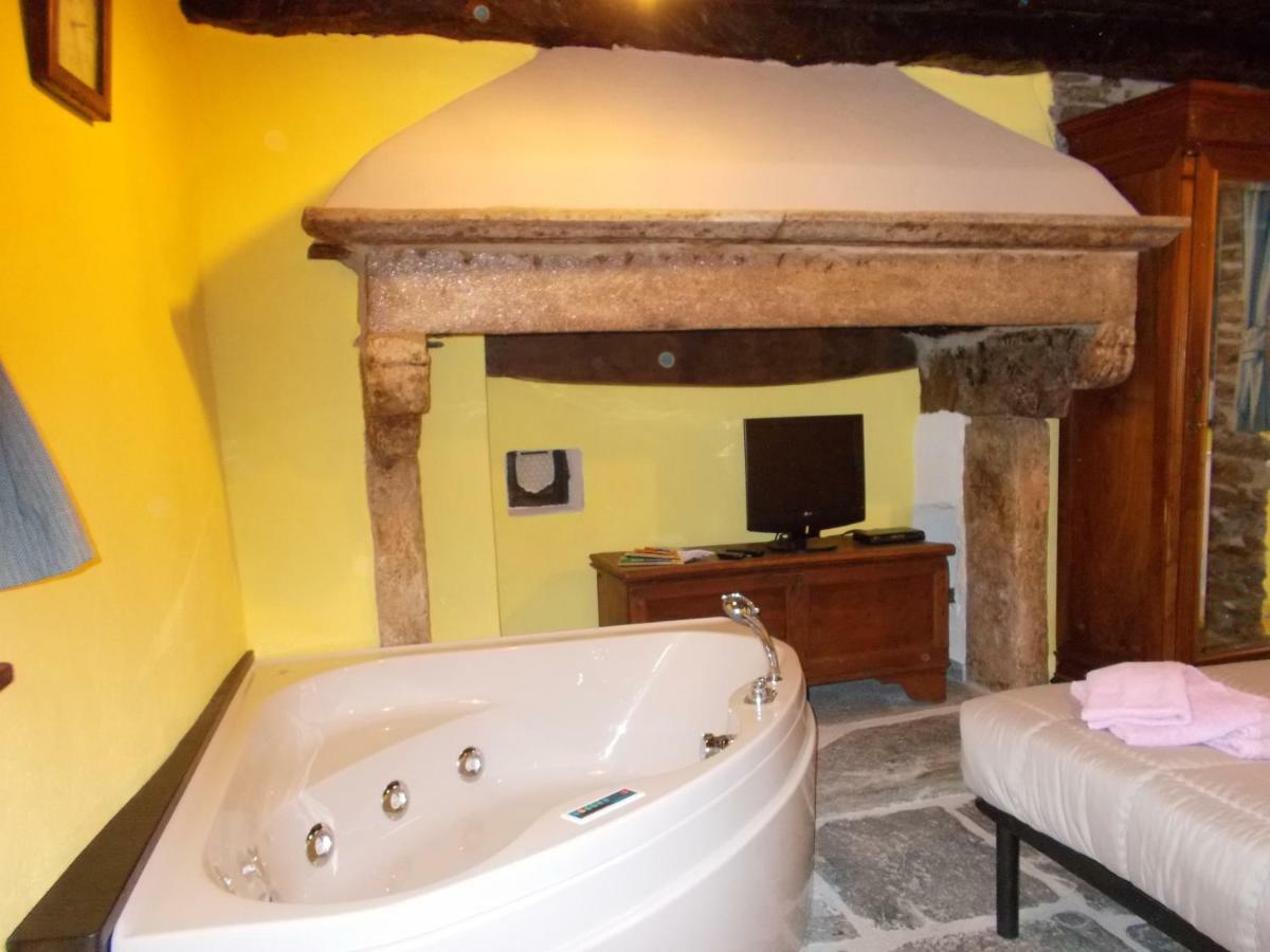 Il Borgo Di Monica Villa Domodossola Exterior foto